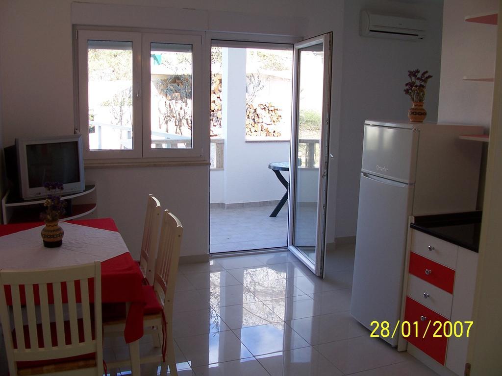 Apartments Perdijic Nemira Omis Bilik gambar