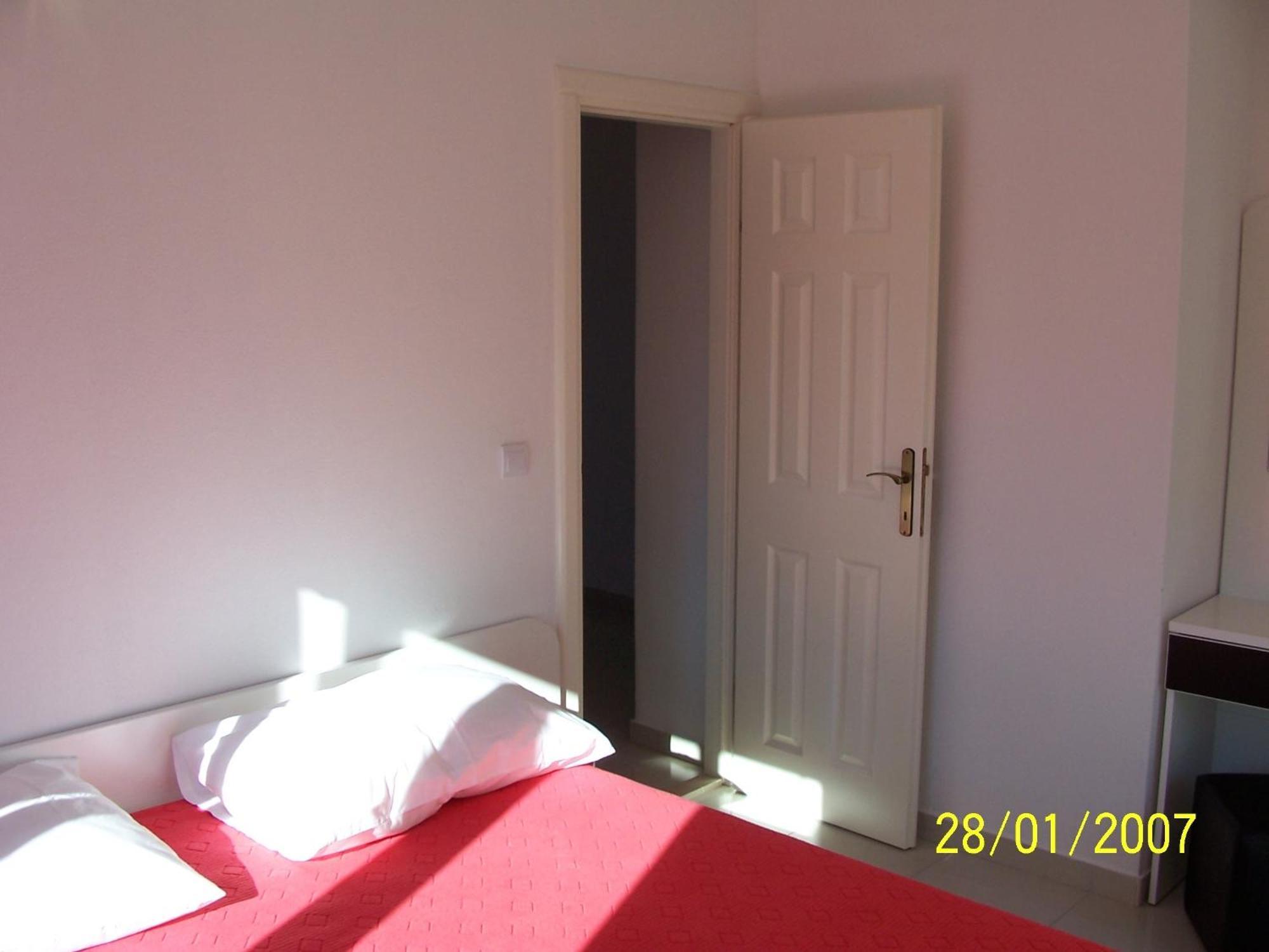 Apartments Perdijic Nemira Omis Luaran gambar