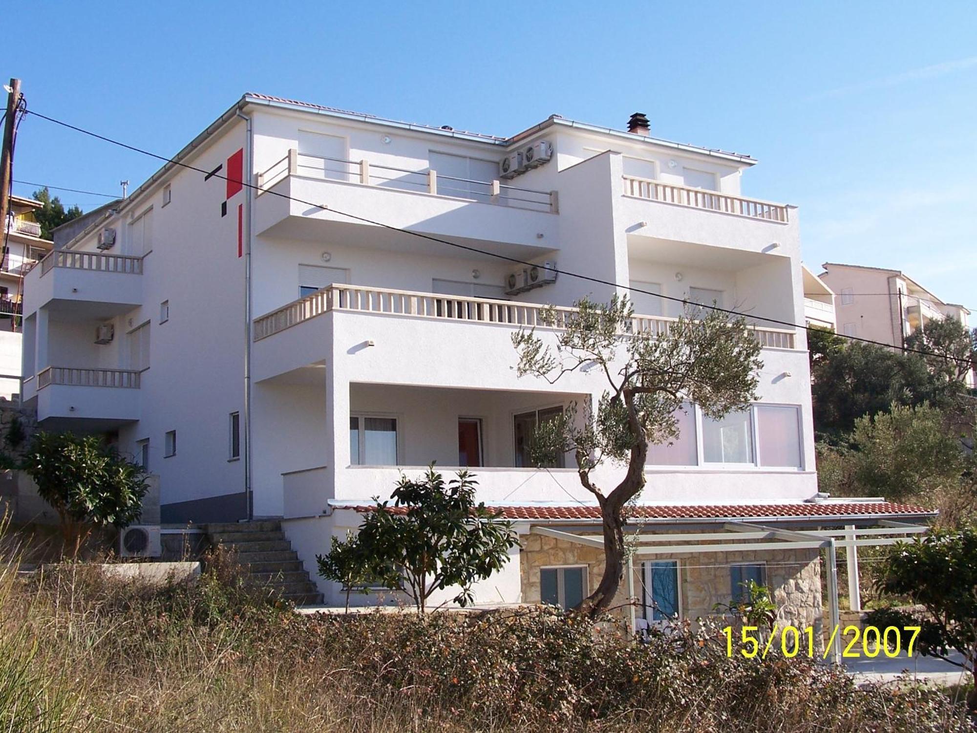 Apartments Perdijic Nemira Omis Luaran gambar