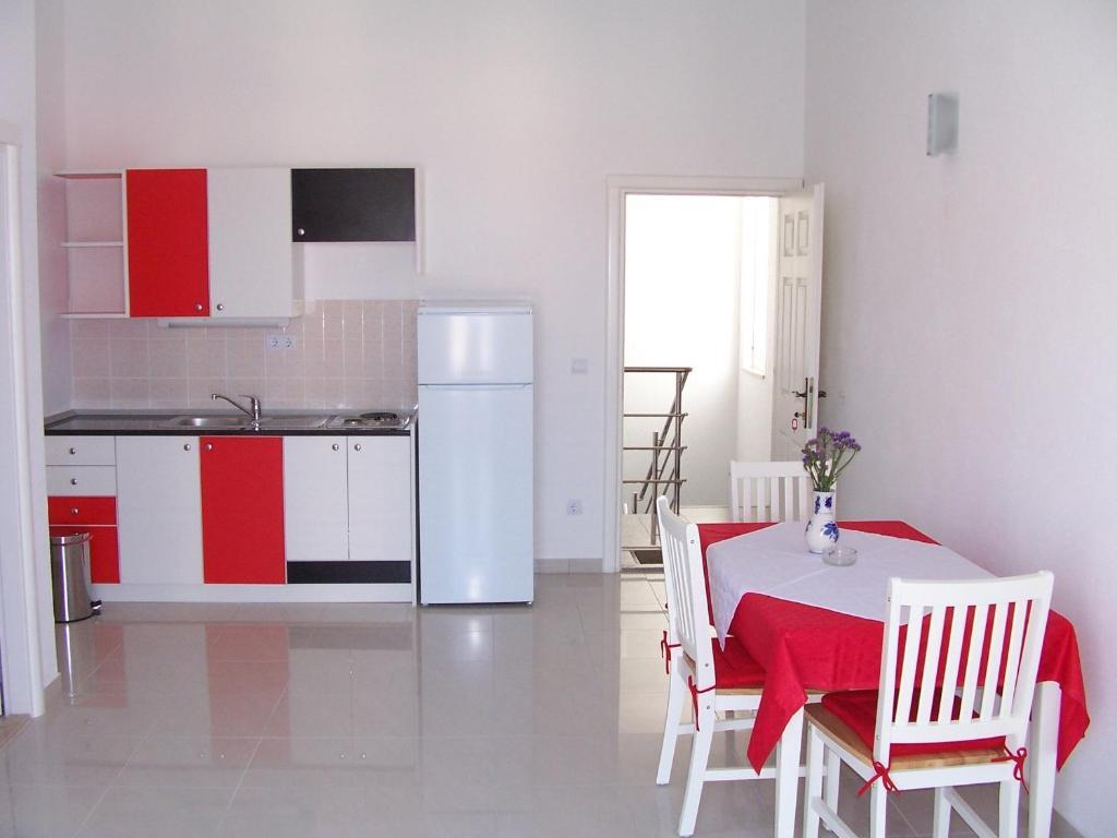 Apartments Perdijic Nemira Omis Bilik gambar