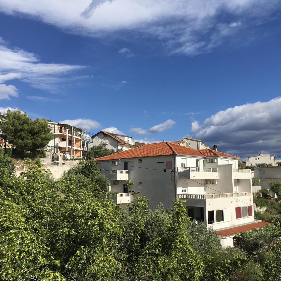 Apartments Perdijic Nemira Omis Luaran gambar